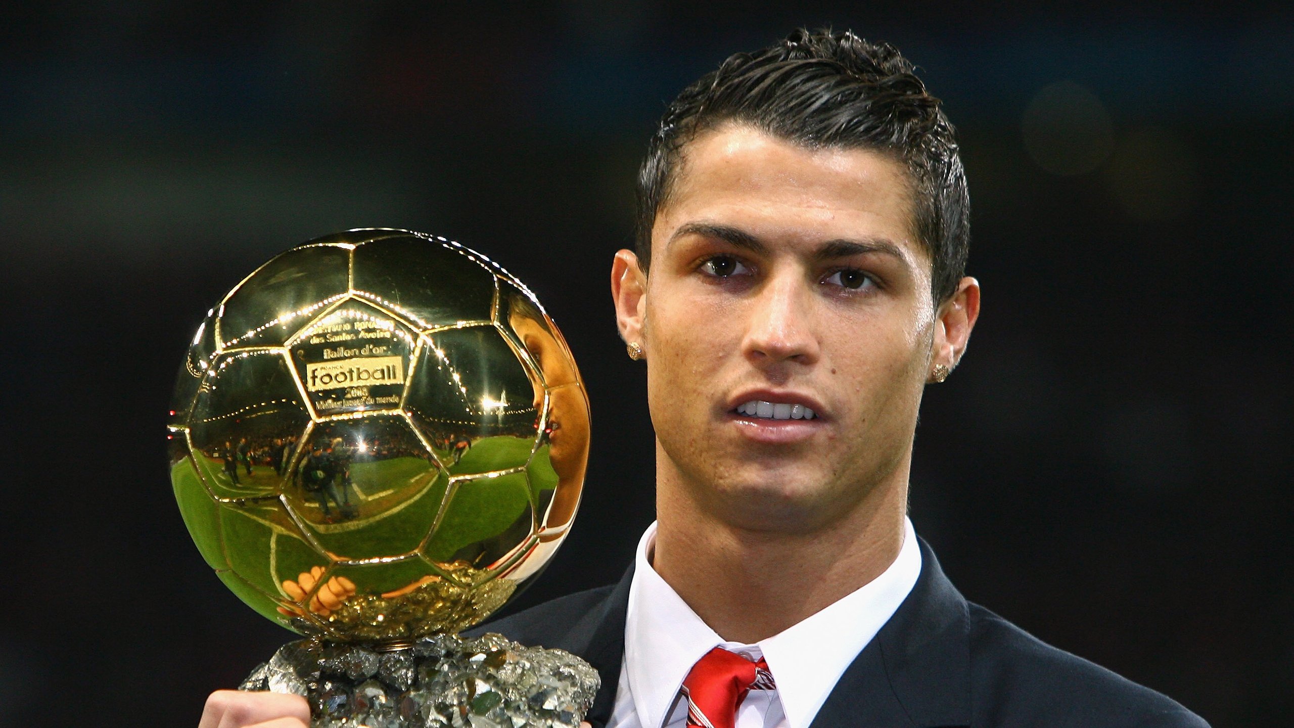 本菲卡前锋贡萨洛·拉莫斯完成致胜一球