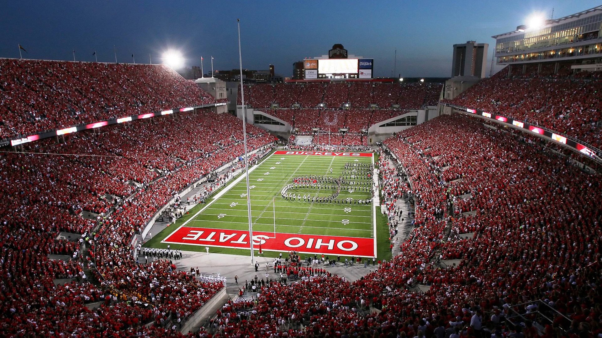 水球对抗赛突尼斯打出整体配合，水球身体对抗