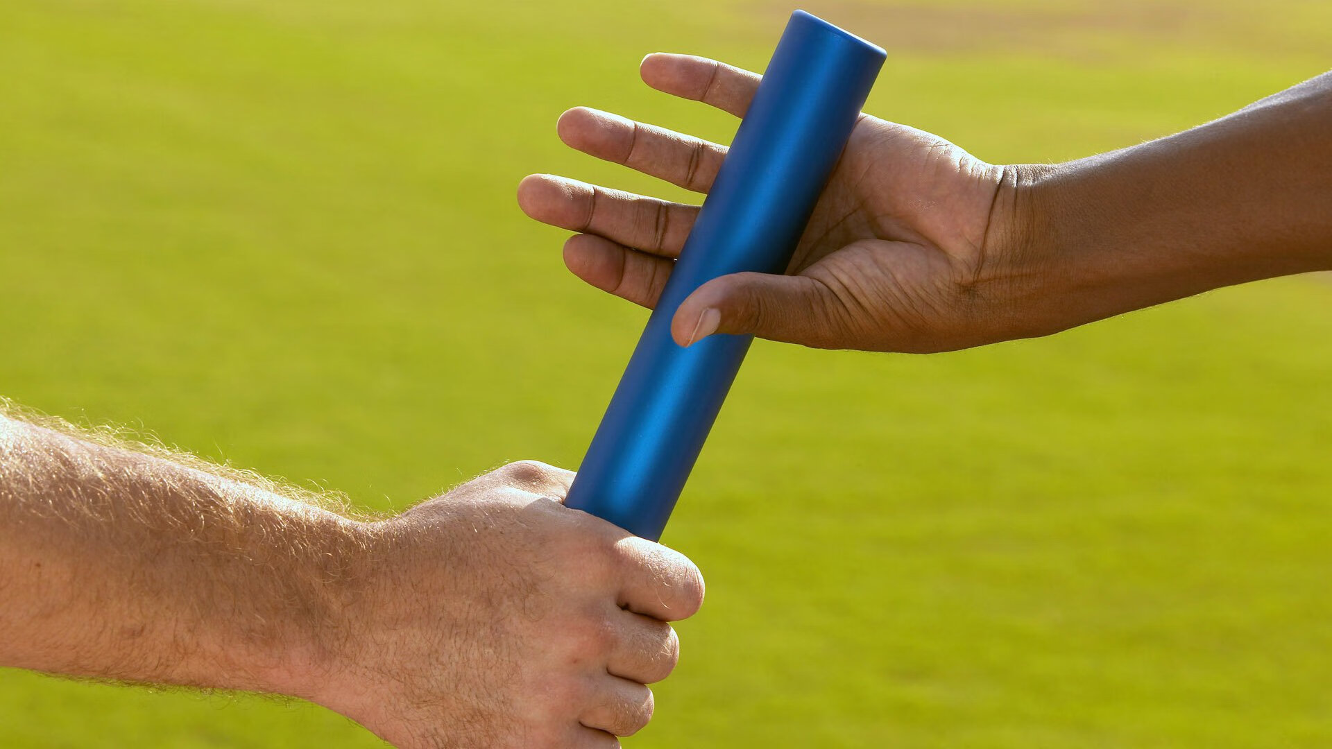 水球对抗赛突尼斯打出整体配合，水球身体对抗