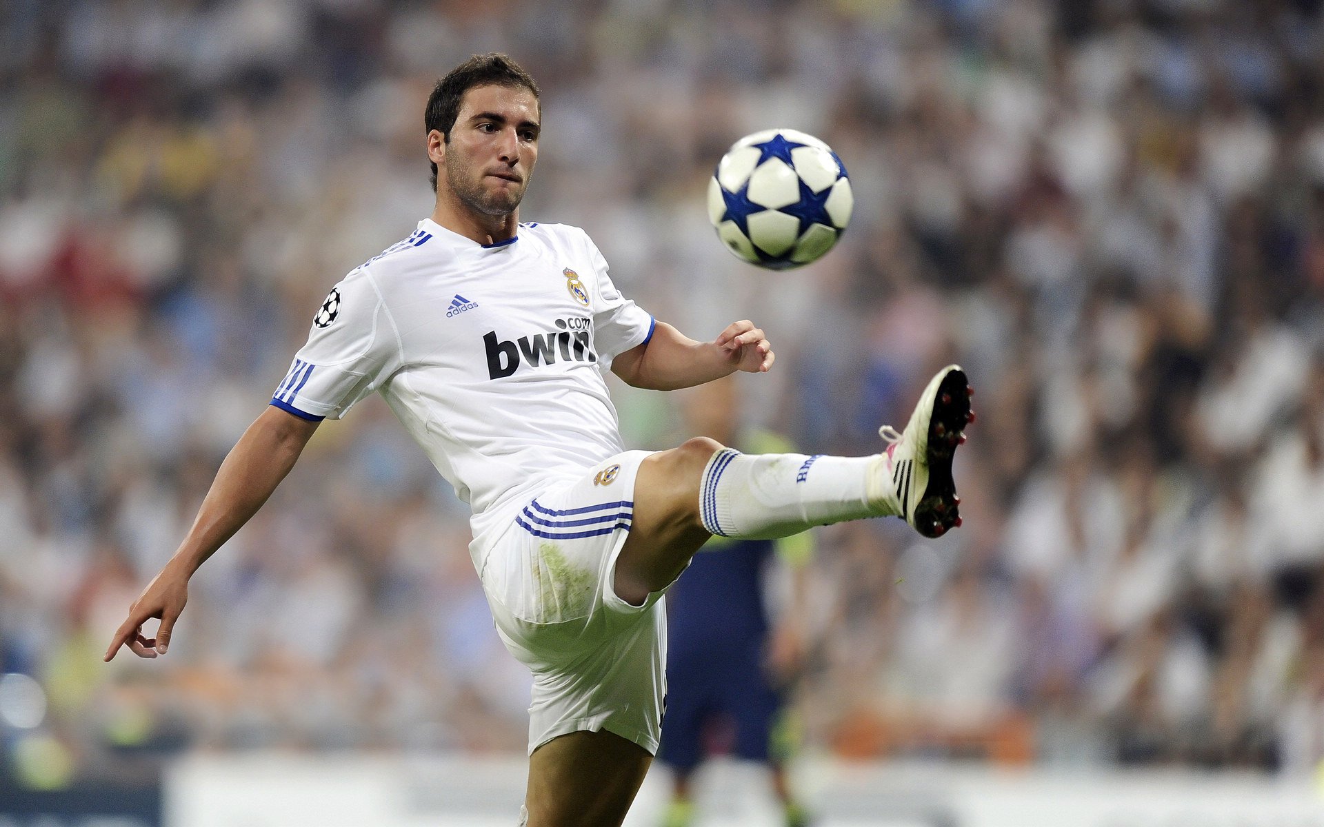 西甲裁判无人机视角辅助执法系统实验成效，无人机裁判员证